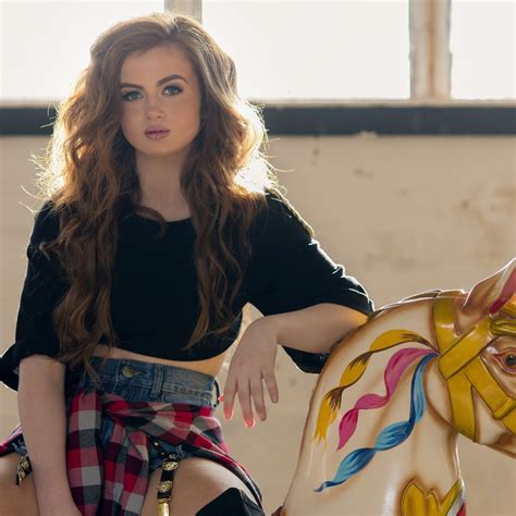 Maisie Smith Exclusive Lyric Video Premiere Not Gonna Cry
