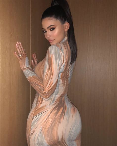 Kylie Jenner S Butt Just Keeps Getting Bigger On Instagram — See The Pic Life And Style Life