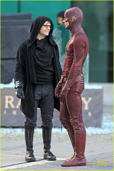 Spoilers First Look At Andy Mientus As The Flash S Pied Piper Photo 739113 Photo Gallery
