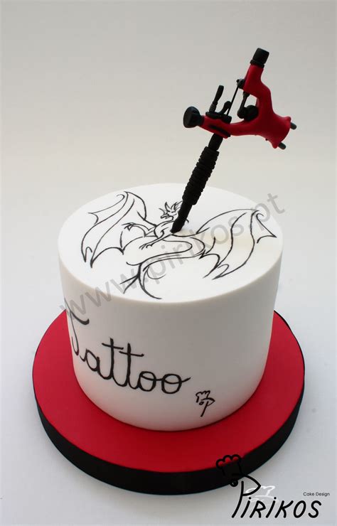 Most often it is done by women. Pirikos Cake Design: Bolo - Tatto