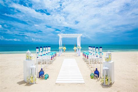 Moreover, union lido is not only a hospitable venue for many events and events, but also a splendid location where to organize an original, unforgettable wedding. Beach Weddings: Inspiration, Venues & Expert Tips | SANDALS