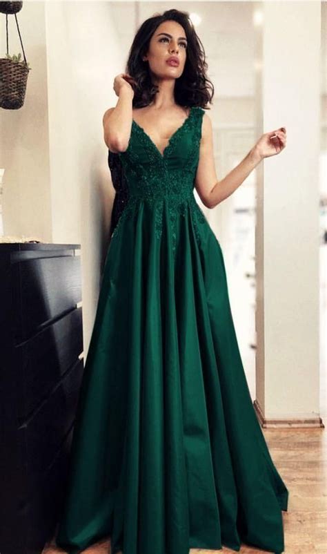 Best Prom Dresses 2019 With Images Green Evening Gowns Dark Green Prom Dresses Green Prom