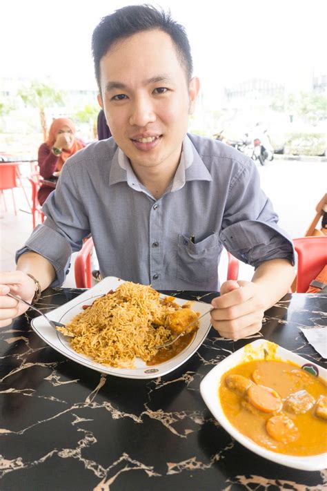 印度煎饼 roti prata, 印度炸脆餅 puri & 拉茶 teh tarik @ 'q'bistro nasi kandar ss15. Syed Bistro @ Bandar Sunway Tunas, Bayan Lepas, Penang ...