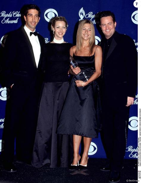 Jennifer aniston and david schwimmer in friends. David Schwimmer, Lisa Kudrow, Jennifer Aniston et Matthew ...