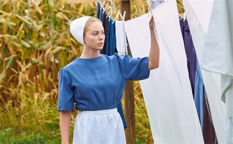 Ways Pregnancy And Giving Birth Is Different For Amish Women