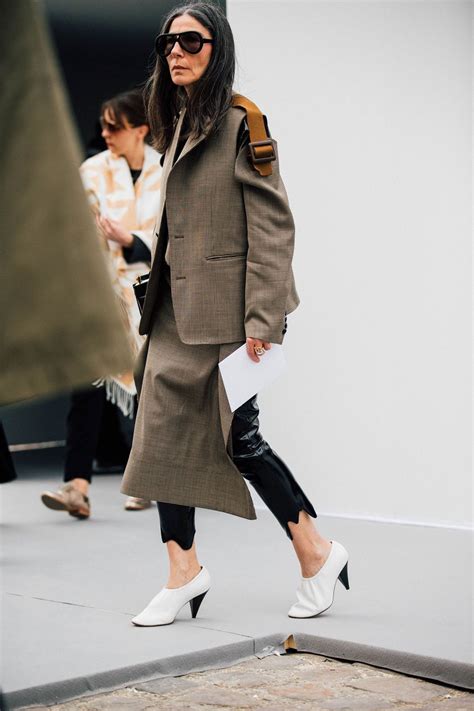 Paris Fashion Week Fall 2017 Street Style Minimalist Street Style