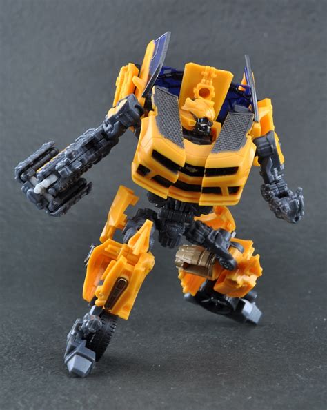 Transformers Dark Of The Moon Deluxe Class Nitro Bumblebee Pictorial
