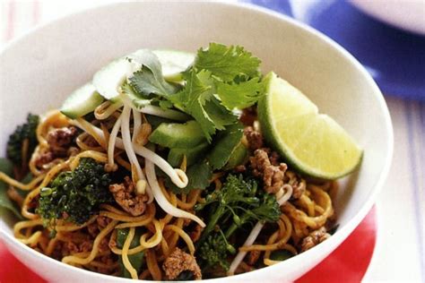 If you want a filling dinner that will really up your vegetable intake, this is perfect. Minced beef and black bean noodles