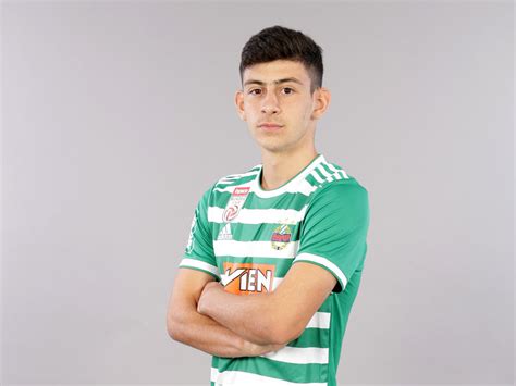 Yusuf demir'in manejeri emre öztürk yaptığı açıklamada birçok takımın takip ettiği yusuf için 10 milyon euroluk teklif geldiğini duyurdu. Bundesliga » News » Demirs letzte Chance auf den Rapid-Rekord