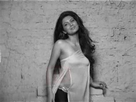 Bollywood Actress Photobook Geeta Basra Hot Panty