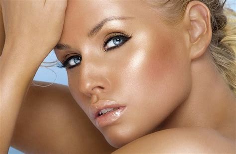 How To Apply Bronzer Makeup Get Your Bronzer Game Up With These Tips