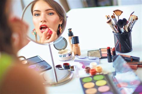 Oprez Pri Kupovini Kozmetike Na DruŠtvenim MreŽama Fejk šminka S Neta