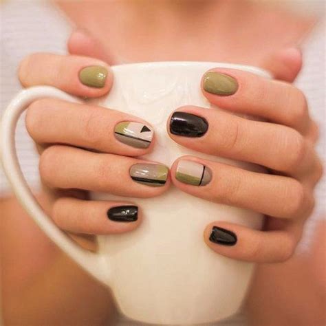10 Geometric Manicures Were Obsessed With For Summer