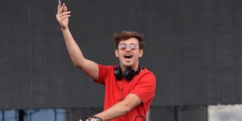 Dj Flume Performs Mock Sex Act On Girlfriend Paige Elkington At Burning Man Askmen