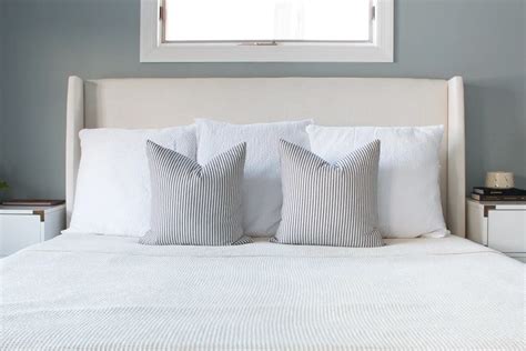 How To Arrange Pillows On A King Sized Bed Diy Playbook