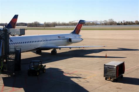 Filedelta Air Lines Aircraft At Minneapolis Saint Paul International