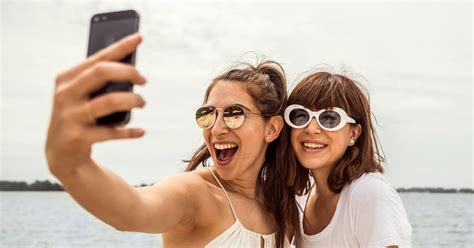 New Study Says Obsession With Taking Selfies Is Now A Mental Disorder Called Selfitis My