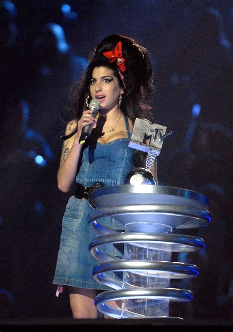 Better Times Amy Winehouses 25 Most Memorable Moments Girl Bands Boy