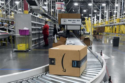 Amazon Ct Warehouse Hiring 1500 Additional Workers This Year