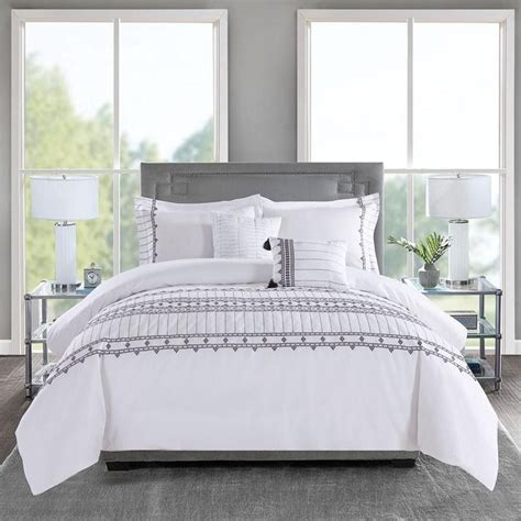 Since queen beds are known to be the most popular bed size for couples and for single sleepers who love to have extra room, we've ensured that our have fun exploring the possibilities for creating a whole new look in your bedroom. LISELEJE 5 Piece Comforter Set (Queen) | Comforter Sets ...