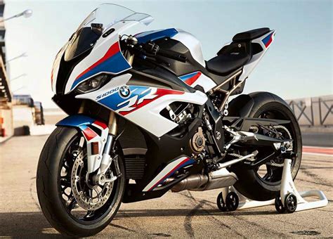 First and foremost, the asymmetrical headlights are gone! BMW lleva a la S 1000 RR a otro nivel con rines M ...