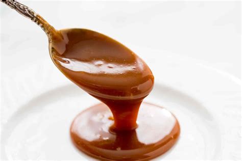 How to Make Caramel Sauce {Homemade}