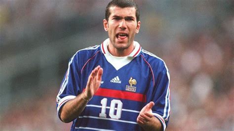 Zinédine zidane ist ein ehemaliger fußballspieler aus франция, (* 23 июня 1972 г. Real Madrid | Zidane's World Cup 98 shirt sells for ...