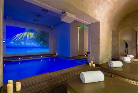 Spa towns or spa resorts (including hot springs resorts) typically offer various health treatments. Les meilleurs spas pour se faire chouchouter - Paris ...