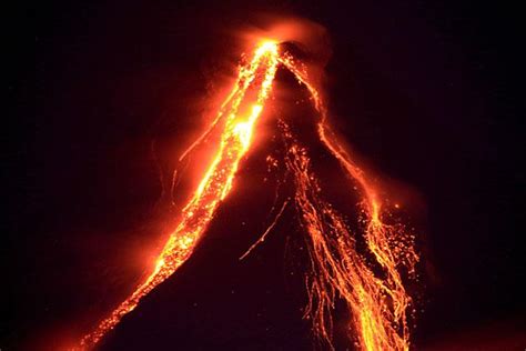 Alert Level 3 Still Up As Mayon Volcano Spews Out Lava Fountains Gma