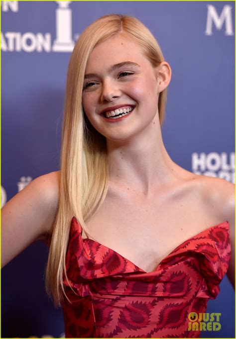 Hailee Steinfeld And Elle Fanning Hit Up Hfpa Banquet 2014 Photo 3176578 Elle Fanning Hailee