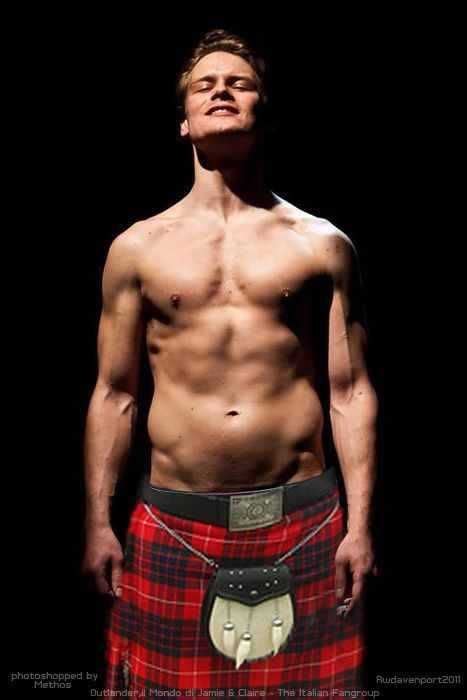 Sam Heughan In A Kilt Shirtless You Re Welcome Jamie Fraser