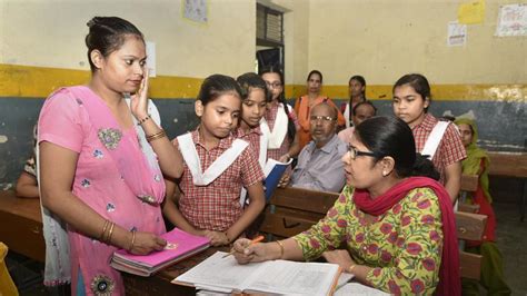 delhi govt schools will hire retired teachers to deal with staff shortage delhi news