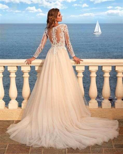 Tattoo Effect Wedding Dresses To Impress Your Guests