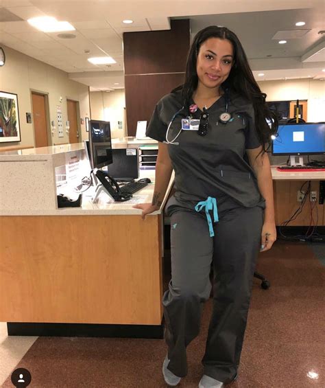 Pin By Godde Yofavq On R N Life Nurse Outfit Scrubs Scrubs Nursing Black Nurse