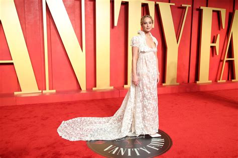 Jennifer Lawrence Apuesta Por Lo Vintage Con Un Vestido Blanco De