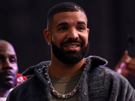 Drake Posts Shirtless Thirst Trap Some Fans Think He S Had Work Done