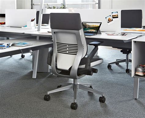 And in the top spot, we usually have a debate between steelcase leap vs gesture. Amazon.com: Steelcase Gesture Chair, Graphite - 442A40 ...
