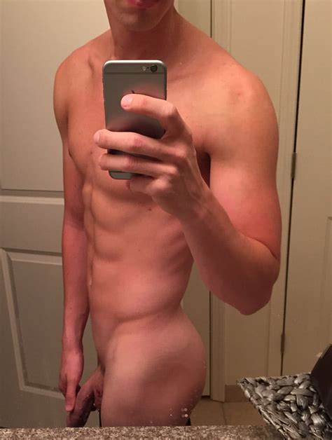 Muscled Guy With Round Cute Ass Nude Men Pictures