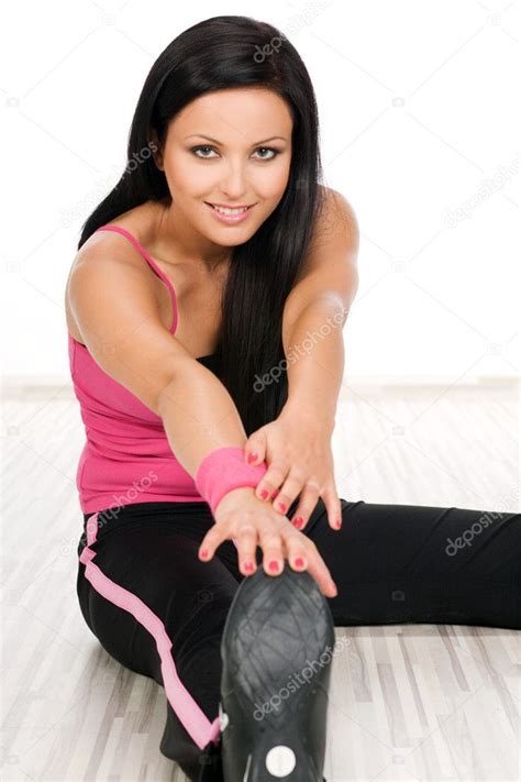 Woman Doing Fitness Exercise — Stock Photo © Bdibdus 1682396
