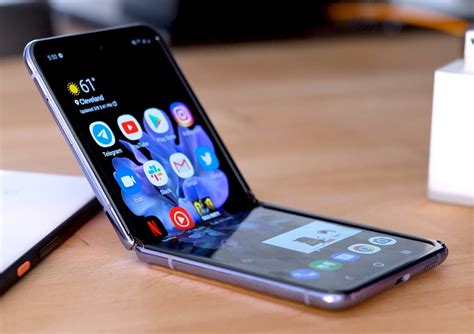 Раскладной смартфон Samsung Galaxy Z Flip нового поколения получит