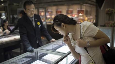Chinese Women Drive Diamond Sales To Record High
