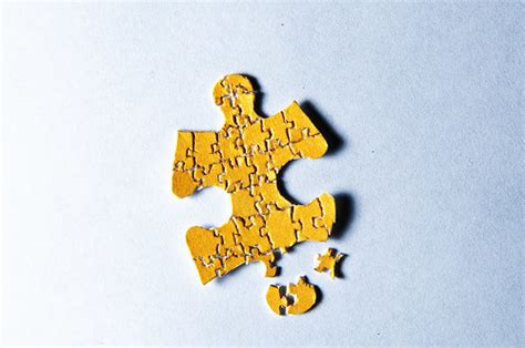 Use instant hints to remove unused letters or reveal the next letter in a clue. Puzzle Piece Puzzle