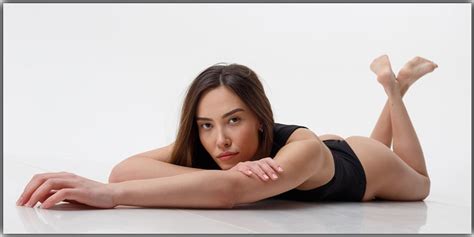 Best Female Poses Ideas For Portrait Photography Graphic Experts India