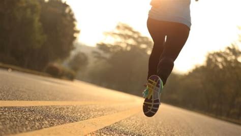 7 Running Experts On Effective Long Run Training How To Run Longer Running Sports Fashion Nike