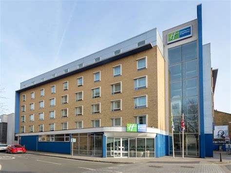 Guests praise the guestroom size. Holiday Inn Express London - Earl's Court Hotel by IHG