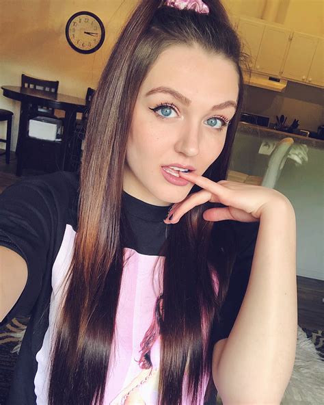 Ally Hardesty Sexy Pictures 22 Pics Sexy Youtubers