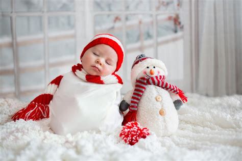 19 Adorable Newborn Christmas Photos Ideas