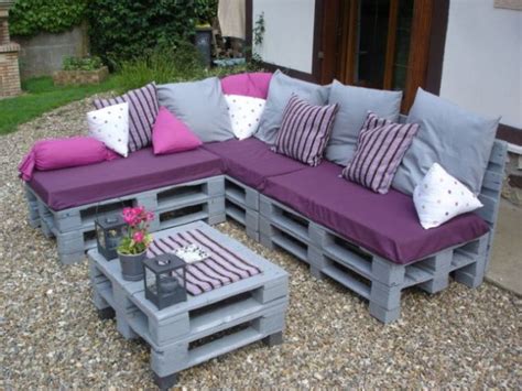 Upgrading your garden or patio with stylish furniture does not always need to be expensive. 17 Most Creative Ideas To Make Cozy Pallet Corner Sofa