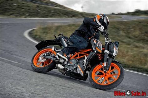 It was now my turn to spend some time aboard the newest iteration of the machine. KTM Duke 390 is now in Black-Orange Colour - Bikes4Sale