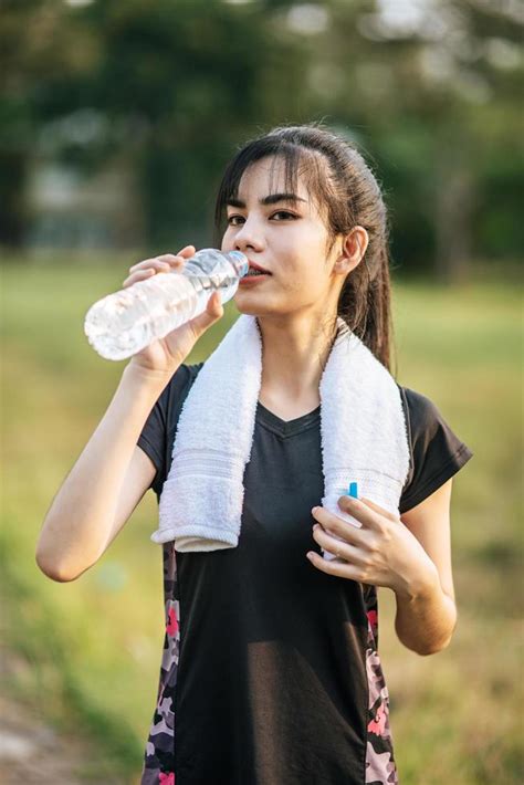 Women Stand To Drink Water After Exercise 4890103 Stock Photo At Vecteezy